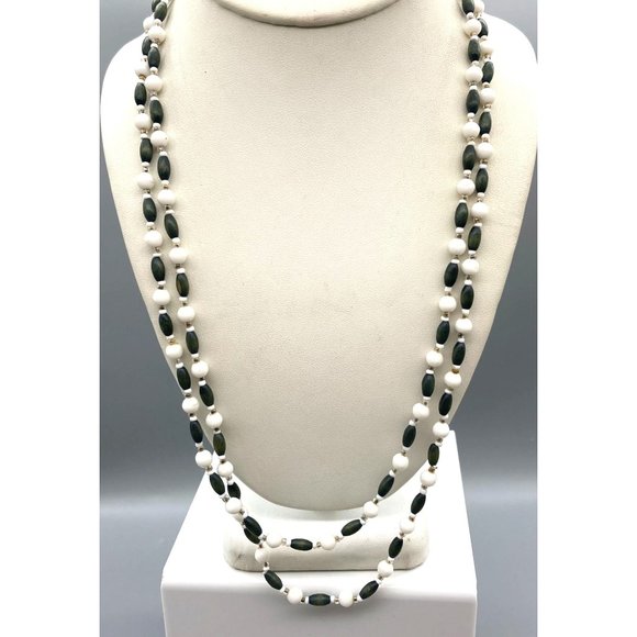 Elegant Vintage Beaded Strand Necklace, Art Deco Flapper Style with Milk Glass - Picture 1 of 4